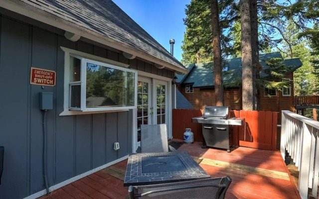 Lone Pine Lodge