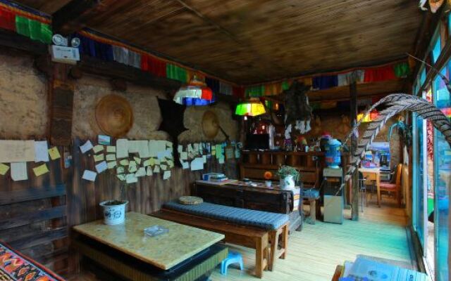 Shangri-La Wangshan Xiaoyuan Inn (Dukezong Ancient City Shop)