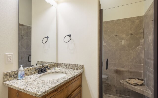 Luxury Penthouse Near Silver Dollar City