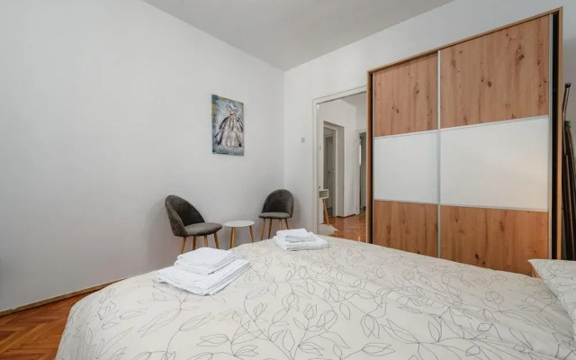 Pretty Apartment Near Golf Course