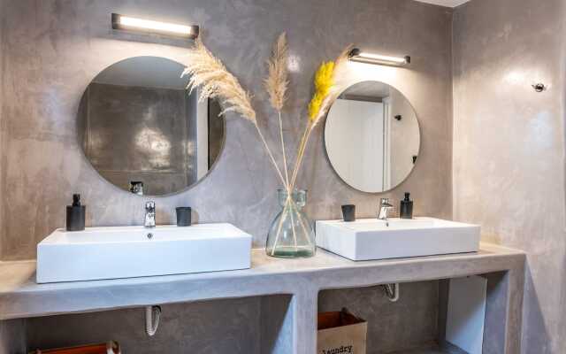 Yalos Mykonos 4 Bedroom Luxury Home Ornos