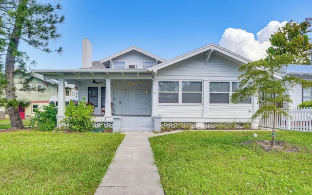 Stroll to Bradenton Riverwalk! Stylish Apartment