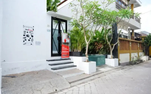 RedDoorz @ Jalan Raya Semat Canggu