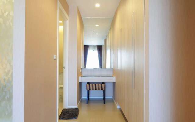 Kanyarat Lakeview Condominium by Wilai