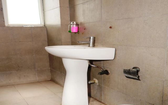 Noida Grand 121 by F9 Hotels
