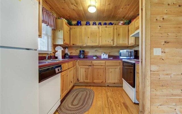 Bear Tracks - Two Bedroom Cabin