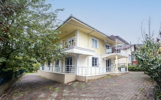 Peaceful Flat With Balcony in Kartepe