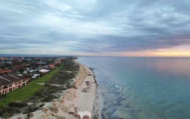 Luxurious 3 bedroom beachfront - panoramic views