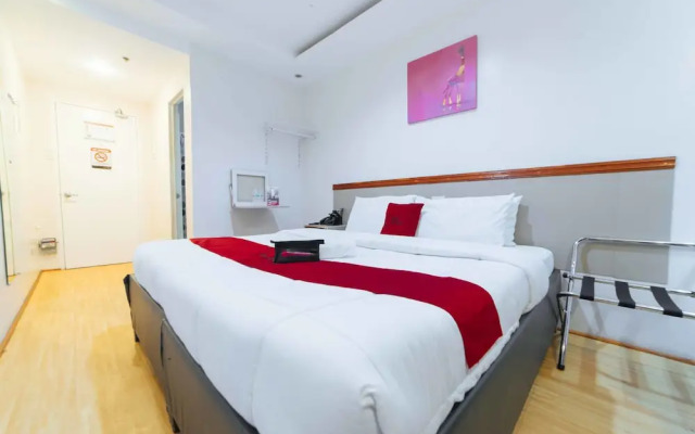 RedDoorz Plus Near SM Lanang Davao