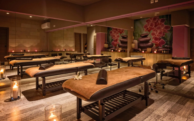 Lagomandra Hotel and Spa