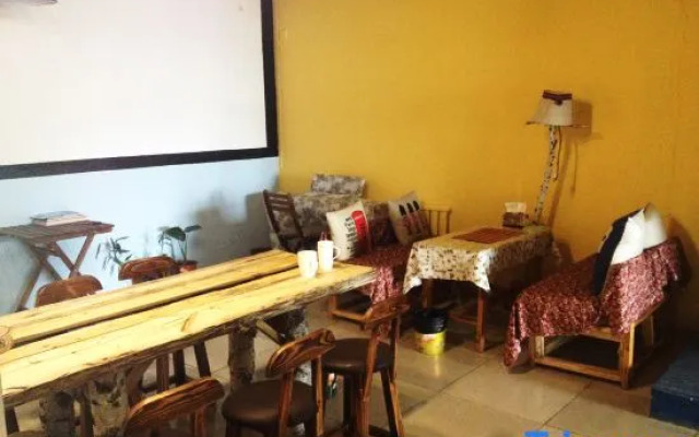 Yilu Xiangdong Youth Hostel