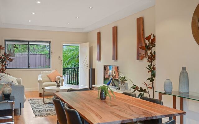 Tranquil And Spacious Home Near Shopping Mall