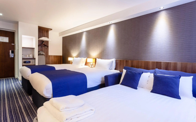 Holiday Inn Express Edinburgh Airport by IHG