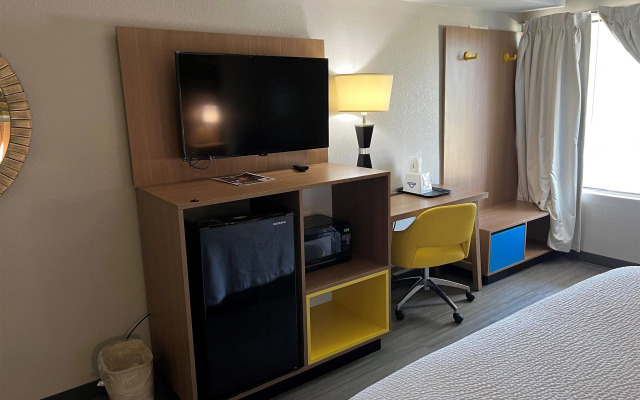 Days Inn by Wyndham West Des Moines / Clive