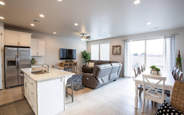 Sunset at Snow Canyon by RedAwning