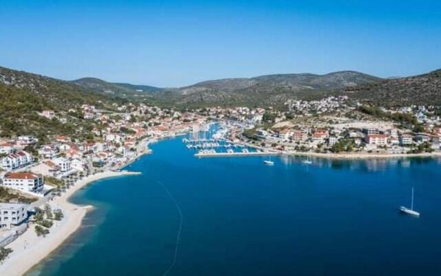 Newly Renovated 3 Bedroom Holiday House O'Live