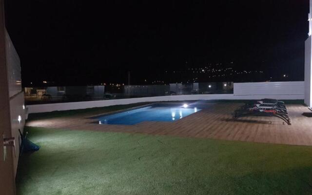 Maximos Luxury Villa with Pool -BREAKBOOKING-CY