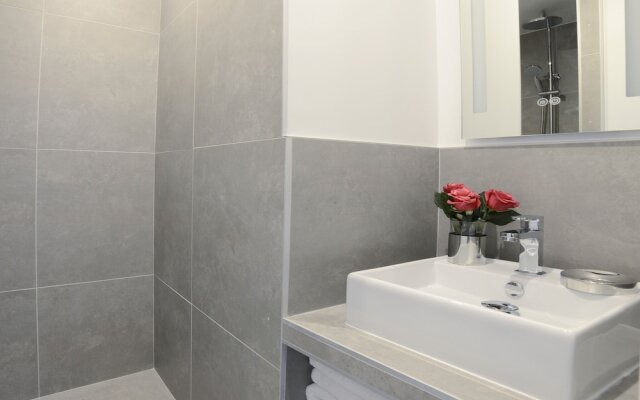 Luxury AC 3BDR Le Marais I by Livinparis