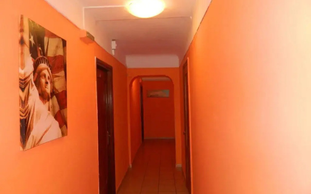 Roxena House