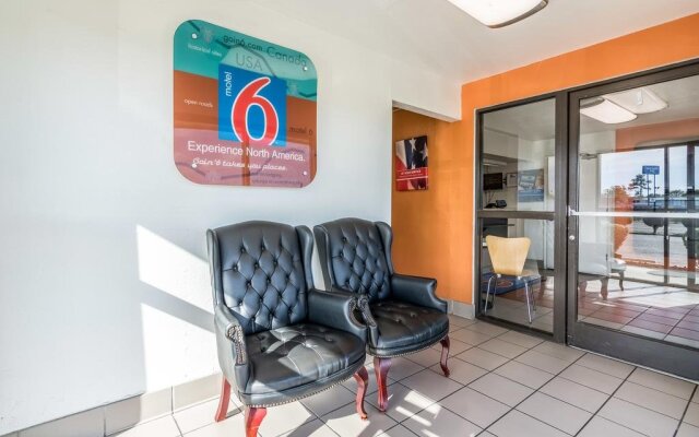 Motel 6 Lumberton, NC