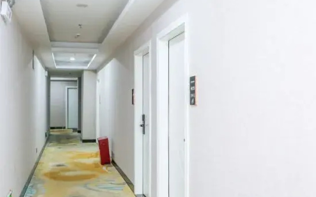 Shengjia Theme Hotel (Guangzhou Dashi Metro Station)