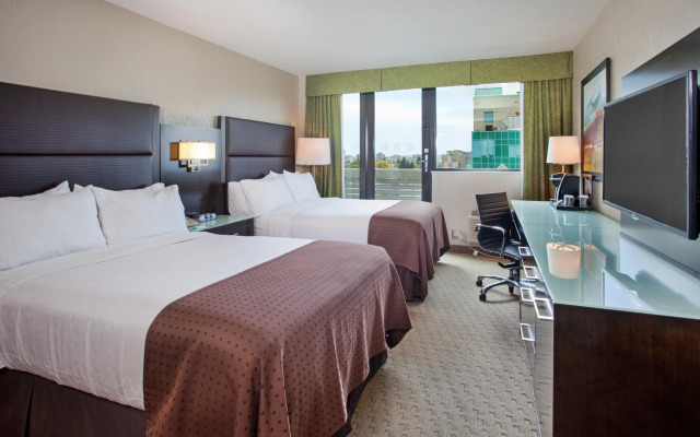Holiday Inn Vancouver Centre by IHG
