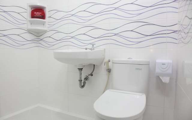 RedDoorz near Plaza Marina 2