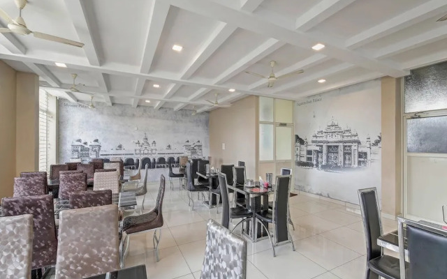 OYO 24959 Slv Royal Inn