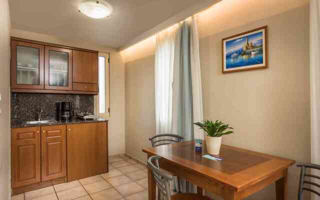 Elotis Suites