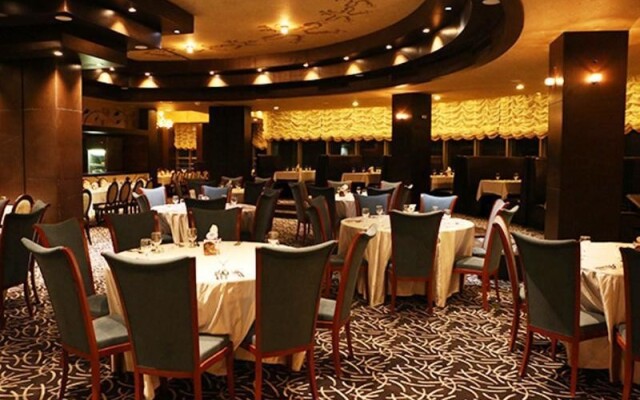 Chamran Grand Hotel