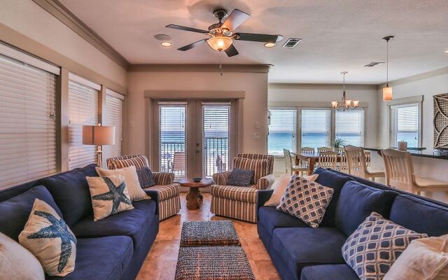 Las Olas by RedAwning