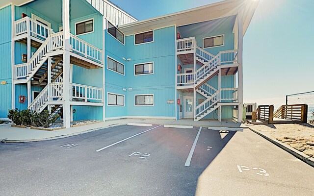 New Listing! Oceanfront W/ Balcony & Pool 1 Bedroom Condo