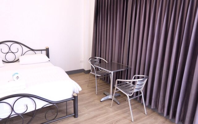 Ai Aroon Apartment