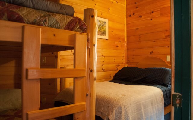 Hawks Nest Lodge And Restaurant