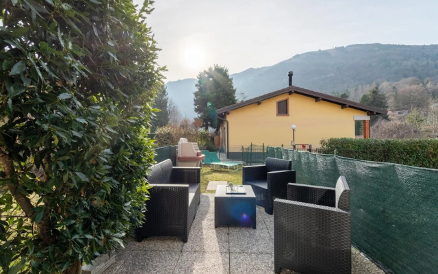Scarlet Apartment With Garden by Wonderful Italy
