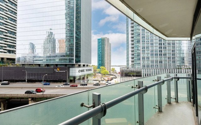 Downtown Toronto Condo near Scotiabank Arena