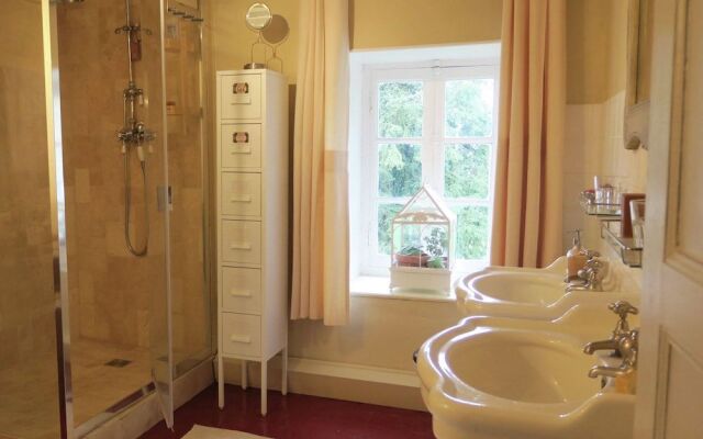 Cosy Castle in Onlay with Swimming Pool