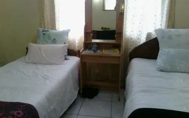 Falls Garden Lodges