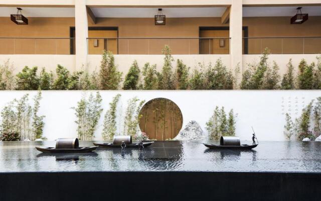 Sheraton Maoming Romantic Beach Resort