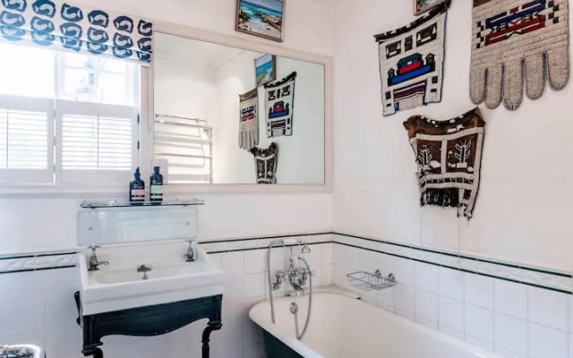 The Kensington Gatehouse - by Out of Office Lifestyle