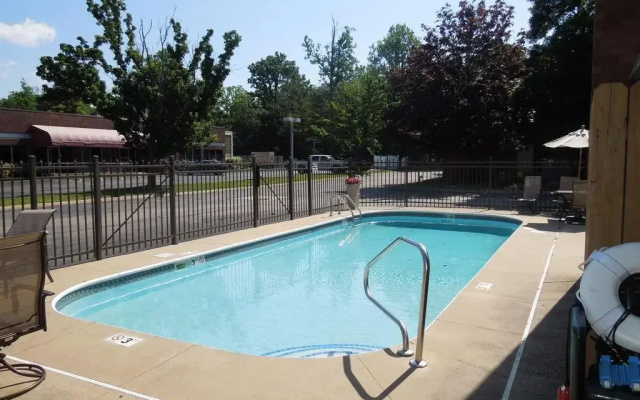 Super 8 Beachwood