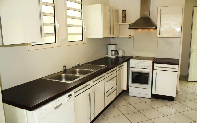 Villa with swimming pool close to the beach MQSL11