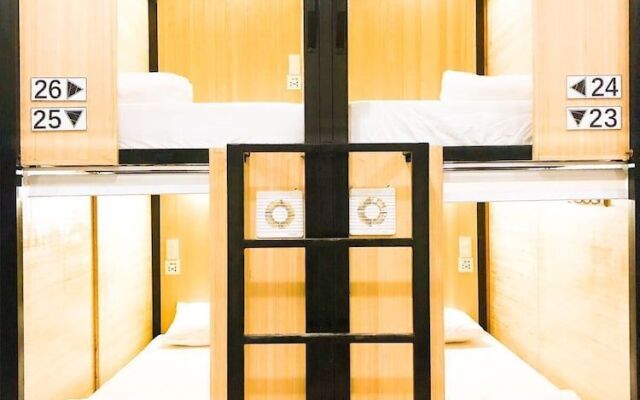 Chiasti Capsule Hostel - Adults Only