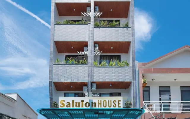 Saluton House