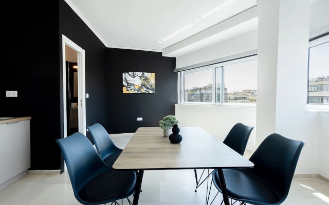Spacious Urban Retreat Central 2-bedroom Haven for 8