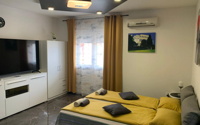 Studio apartman DAMA blizina amfiteatra i privatan parking
