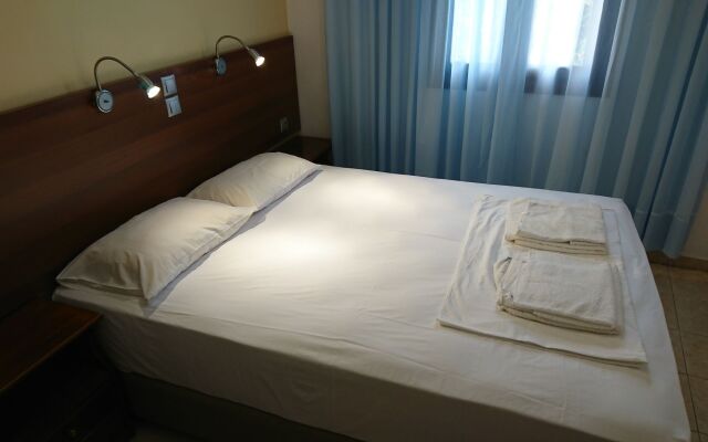 Eleni Rooms