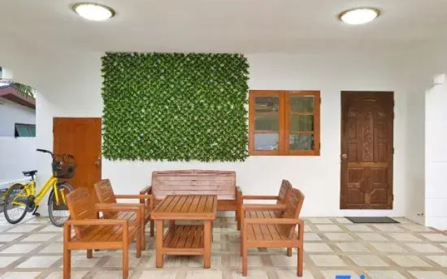 Poon House Nimman: Spacious Stay Near Attractions