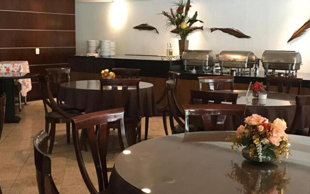 Plaza Praia Suites