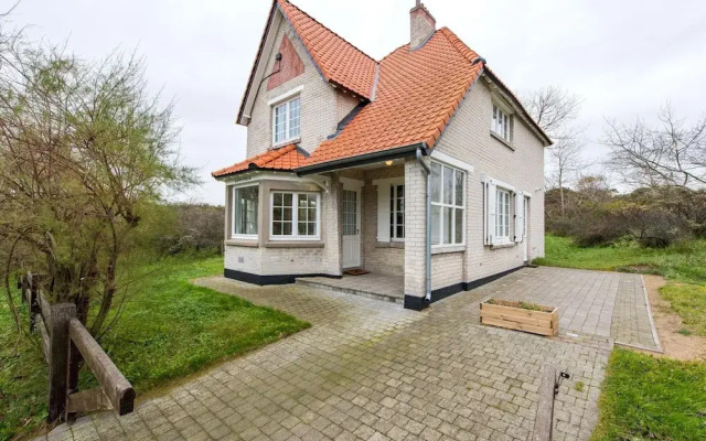 Renovated Hortensia Villa Next to the Dunes